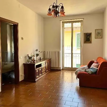 Cheerful Room, Sharing Kitchen In A Cosy Family Art House, Ideal For One Person Or Couple