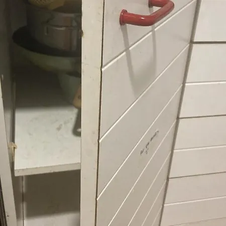 Cheerful Room, Sharing Kitchen In A Cosy Family Art House, Ideal For One Person Or Couple Bed & Breakfast