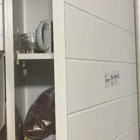 Bed & Breakfast Cheerful Room, Sharing Kitchen In A Cosy Family Art House, Ideal For One Person Or Couple