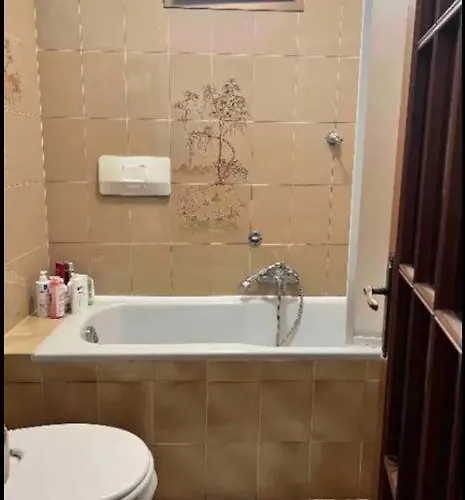 Nocleg ze śniadaniem Cheerful Room, Sharing Kitchen In A Cosy Family Art House, Ideal For One Person Or Couple