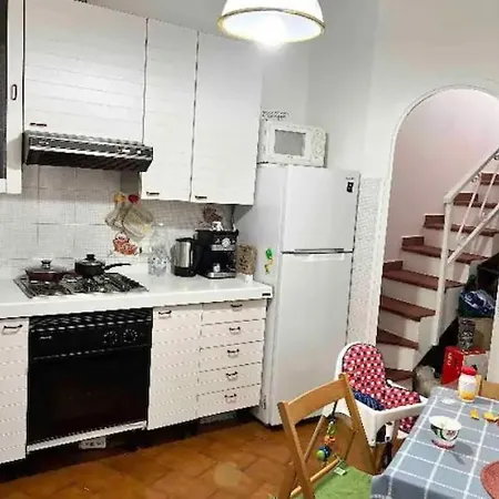 Cheerful Room, Sharing Kitchen In A Cosy Family Art House, Ideal For One Person Or Couple فندق مبيت وإفطار سانريمو