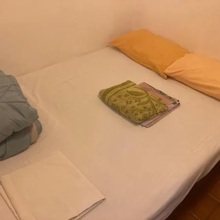 Cheerful Room, Sharing Kitchen In A Cosy Family Art House, Ideal For One Person Or Couple * Sanremo